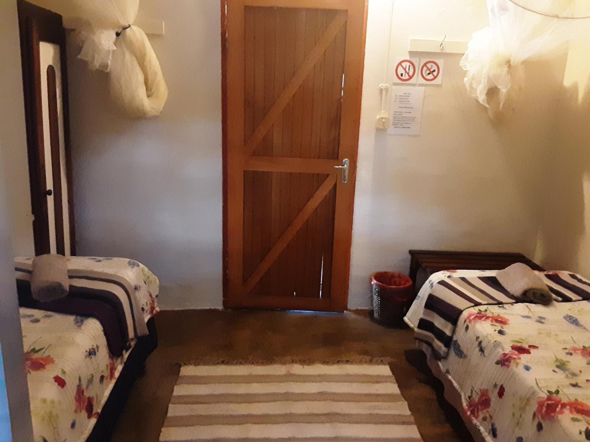 Kai-Oms Backpackers Lodge Outjo Exteriör bild